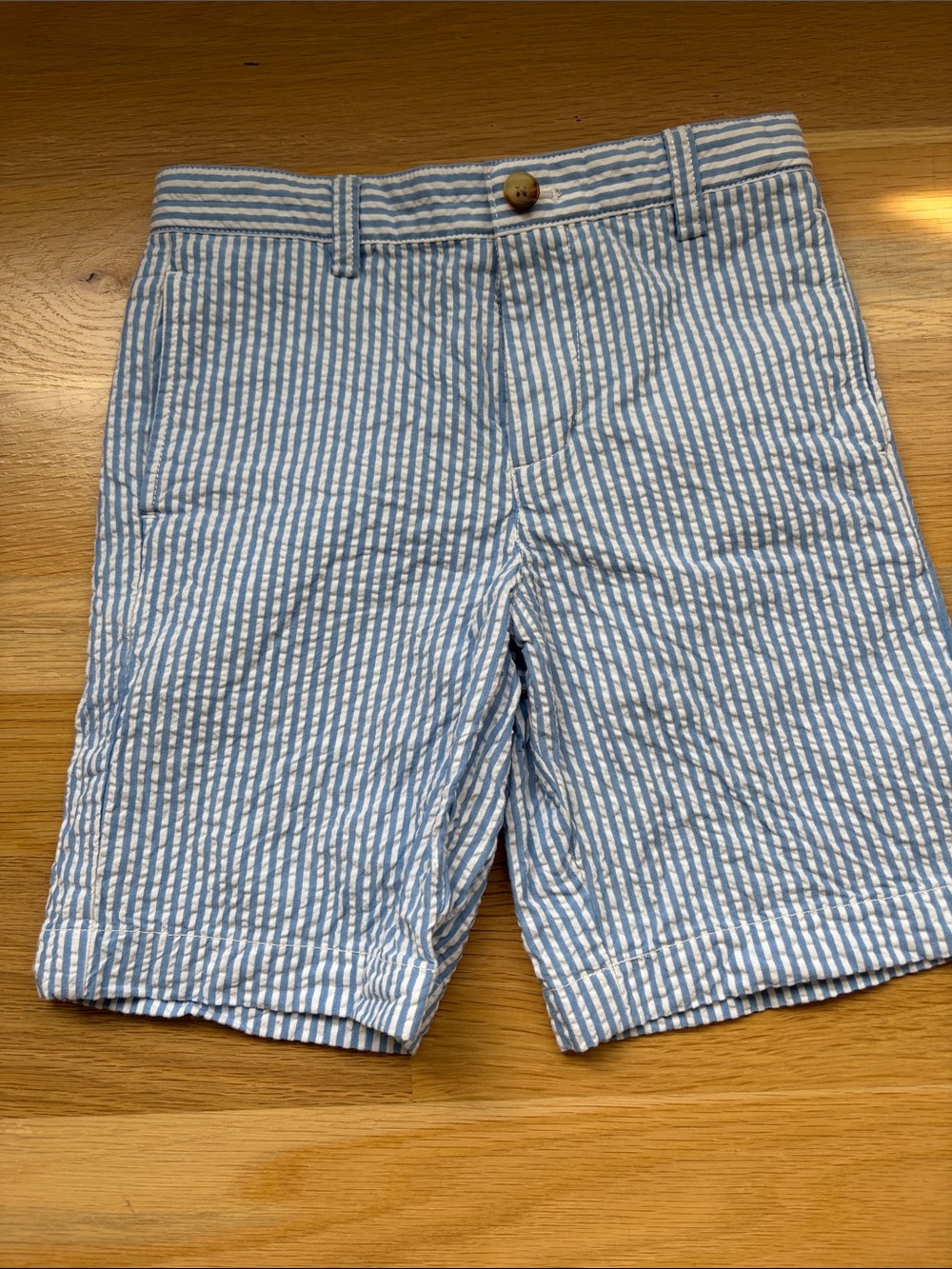 Vineyard Vines Boys blue and White Striped Seersucker Shorts size 6